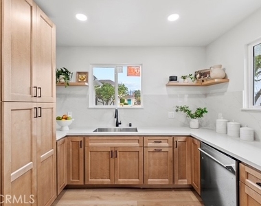 1421 E Norwood Place - Photo Thumbnail 6