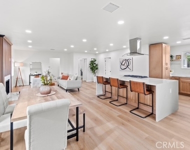 1421 E Norwood Place - Photo Thumbnail 9