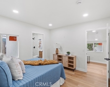 1421 E Norwood Place - Photo Thumbnail 14