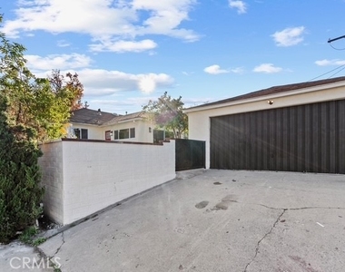 1421 E Norwood Place - Photo Thumbnail 17
