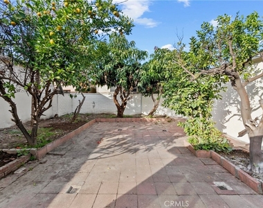 1421 E Norwood Place - Photo Thumbnail 4