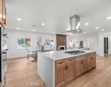 1421 E Norwood Place - Photo Thumbnail 5