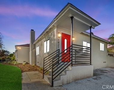 1421 E Norwood Place - Photo Thumbnail 3