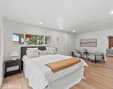 1421 E Norwood Place - Photo Thumbnail 10
