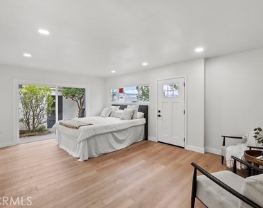 1421 E Norwood Place - Photo Thumbnail 11