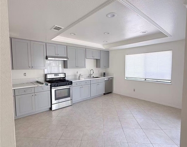 1360 N Hacienda - Photo Thumbnail 4