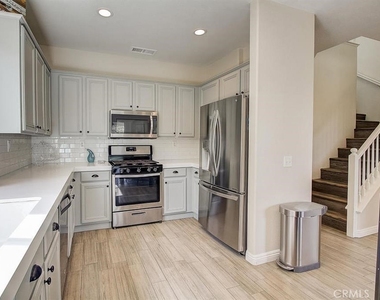28545 Calex Drive - Photo Thumbnail 3