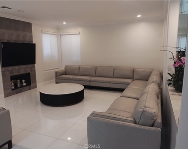 5711 Aura Ave - Photo Thumbnail 9