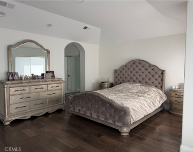 5711 Aura Ave - Photo Thumbnail 10