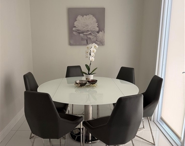 5711 Aura Ave - Photo Thumbnail 7