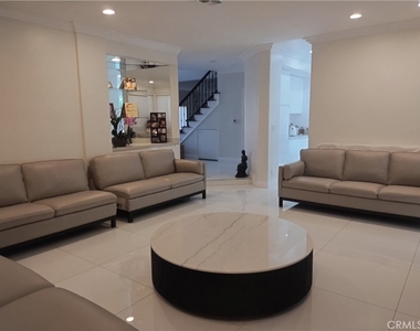 5711 Aura Ave - Photo Thumbnail 10
