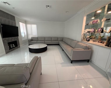 5711 Aura Ave - Photo Thumbnail 4