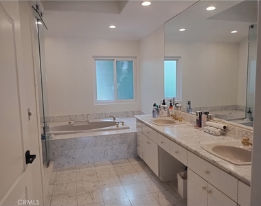 5711 Aura Ave - Photo Thumbnail 16