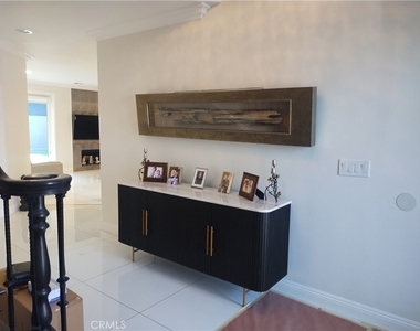 5711 Aura Ave - Photo Thumbnail 11