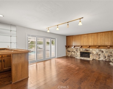11861 Darby Avenue - Photo Thumbnail 18