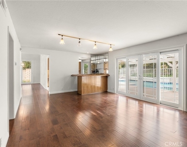 11861 Darby Avenue - Photo Thumbnail 20