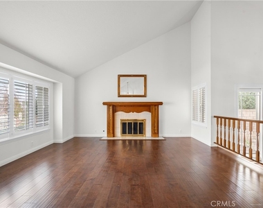 11861 Darby Avenue - Photo Thumbnail 9
