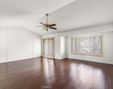 11861 Darby Avenue - Photo Thumbnail 23