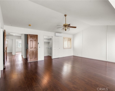 11861 Darby Avenue - Photo Thumbnail 24