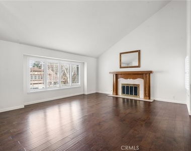 11861 Darby Avenue - Photo Thumbnail 8