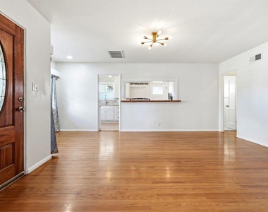 3153 Orange Avenue - Photo Thumbnail 3