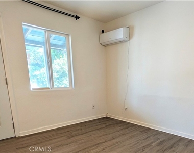 2319 Wilshire Street - Photo Thumbnail 2