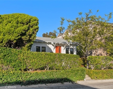 414 Cypress Drive - Photo Thumbnail 4