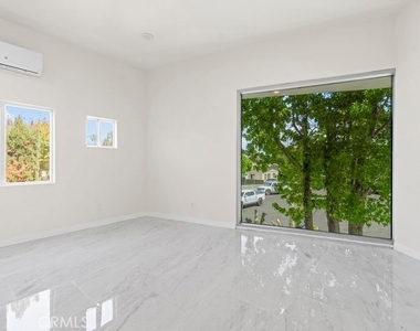 1580 San Bernardino - Photo Thumbnail 14