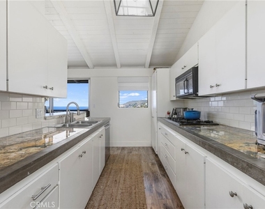 620 Temple Hills Dr - Photo Thumbnail 11