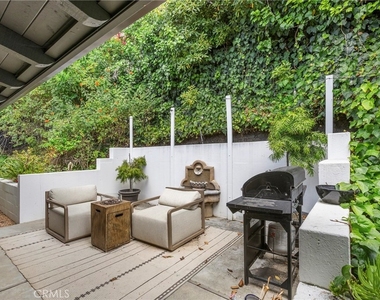 620 Temple Hills Dr - Photo Thumbnail 19