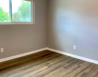 500 N Tustin Avenue - Photo Thumbnail 14