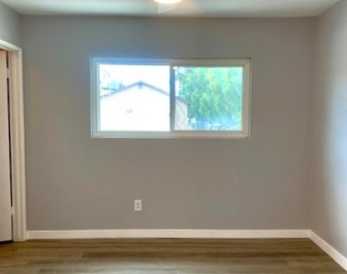 500 N Tustin Avenue - Photo Thumbnail 15