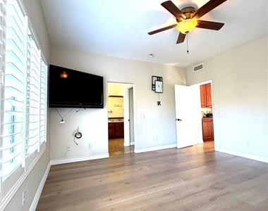 130 Melrose - Photo Thumbnail 9