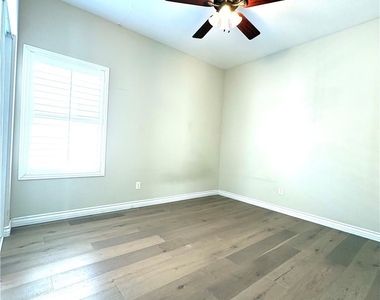 130 Melrose - Photo Thumbnail 10