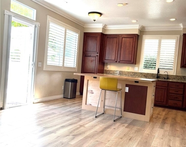 130 Melrose - Photo Thumbnail 5