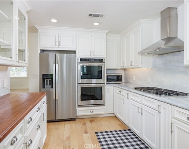 408 Flower Street - Photo Thumbnail 12