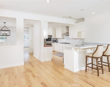 408 Flower Street - Photo Thumbnail 11