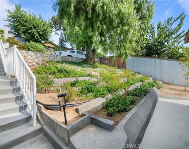 16572 E Buena Vista Avenue - Photo Thumbnail 1