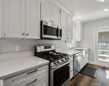 16572 E Buena Vista Avenue - Photo Thumbnail 11