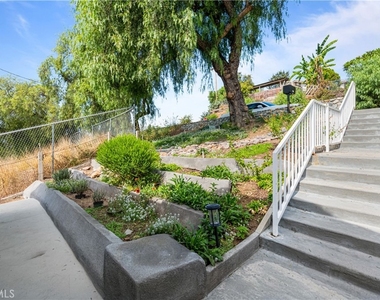 16572 E Buena Vista Avenue - Photo Thumbnail 2
