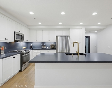 503 Rockefeller - Photo Thumbnail 12