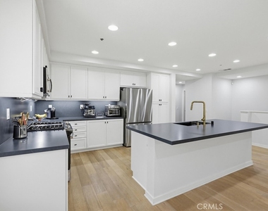 503 Rockefeller - Photo Thumbnail 13