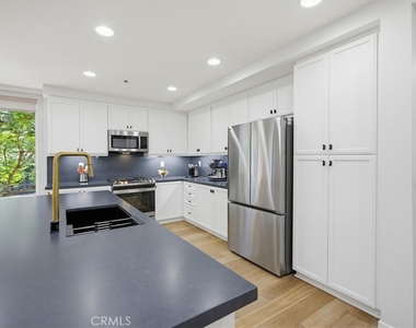 503 Rockefeller - Photo Thumbnail 15