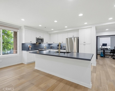 503 Rockefeller - Photo Thumbnail 11