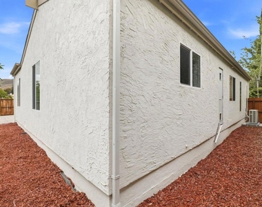 1802 Ponca Court - Photo Thumbnail 24