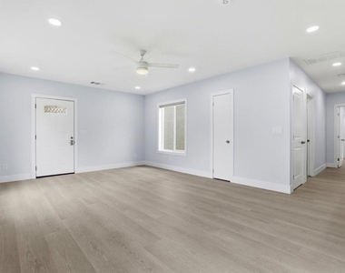 1802 Ponca Court - Photo Thumbnail 12