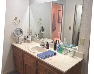 4062 Glendale Court - Photo Thumbnail 7