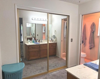 4062 Glendale Court - Photo Thumbnail 6