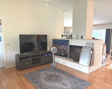 4062 Glendale Court - Photo Thumbnail 5