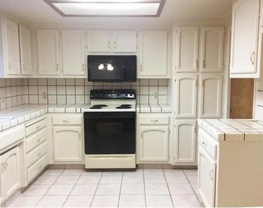 4062 Glendale Court - Photo Thumbnail 4